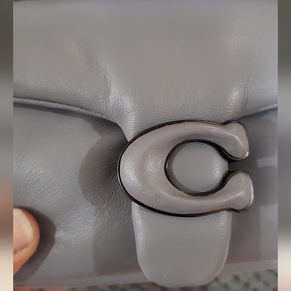 Coach Pillow Tabby 18 - Picture 4 of 4